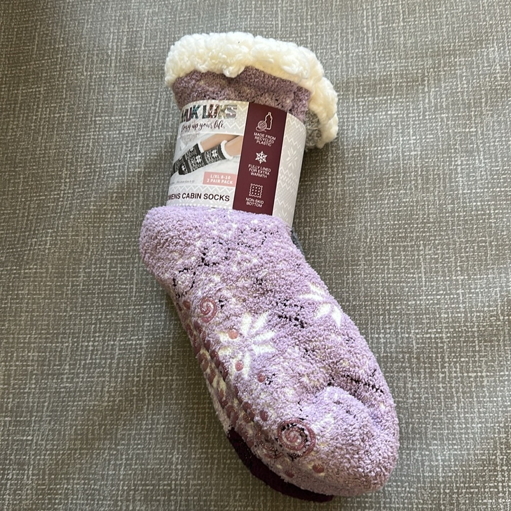 Muk Luks Lavender and Cream Slipper Socks 2 pack NWT size L-XL shoe size 8-10